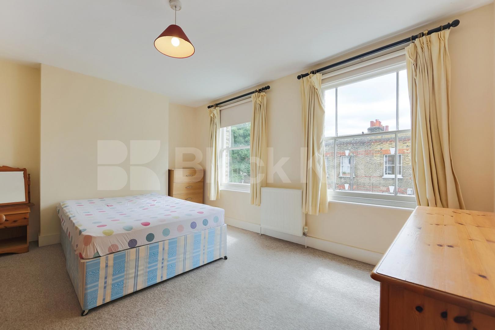 Stylish Georgian town house arranged over three floors & two Bathrooms Henshaw Street, Elephant and Castle/Borough